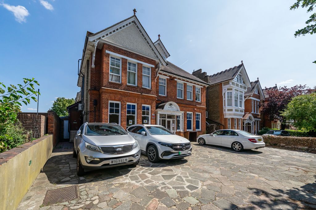 Property photo 1 of 27