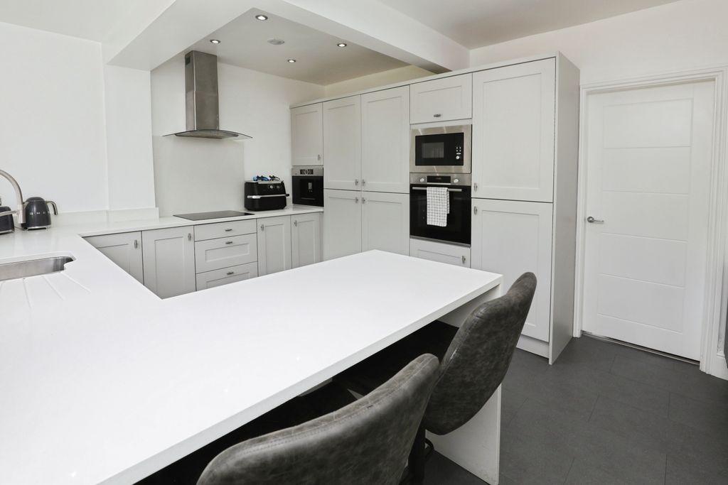 Property photo 3 of 15 Kitchen/Diner