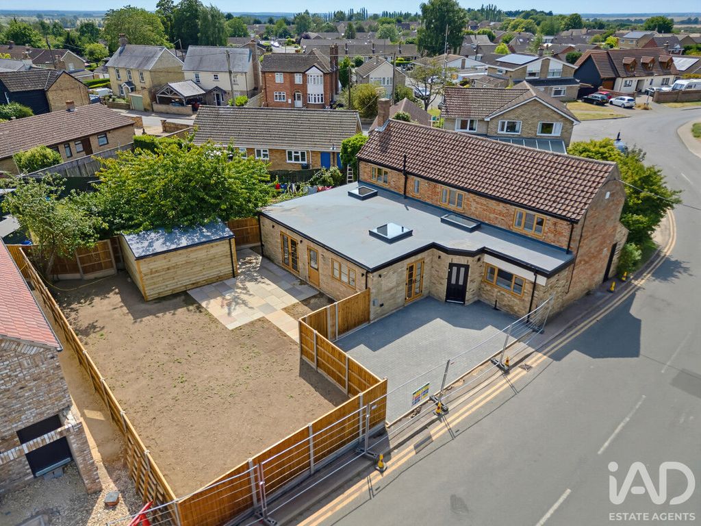 Property photo 2 of 42