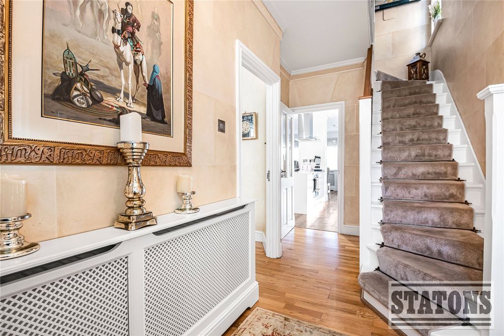 Property photo 2 of 18 Picture No. 13