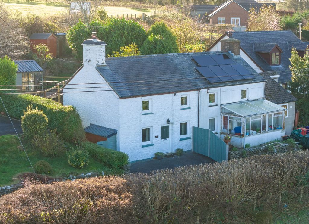 Property photo 2 of 38