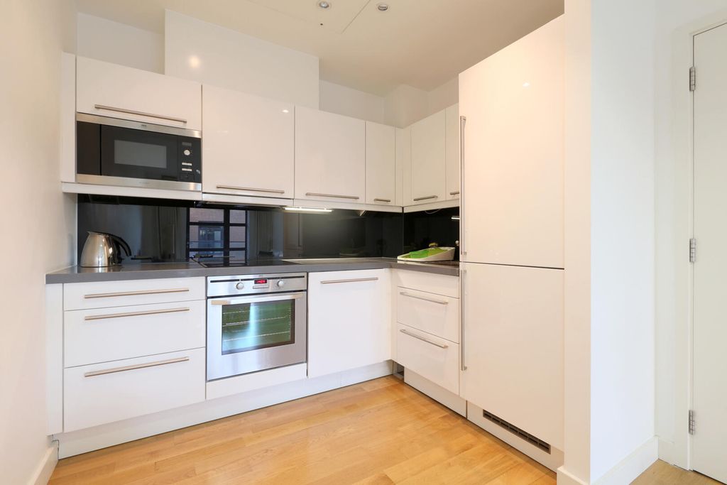 Property photo 2 of 7 Kitchen