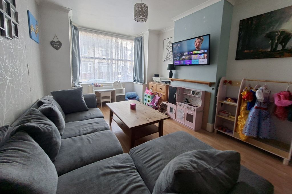 Property photo 2 of 10 Photo 4