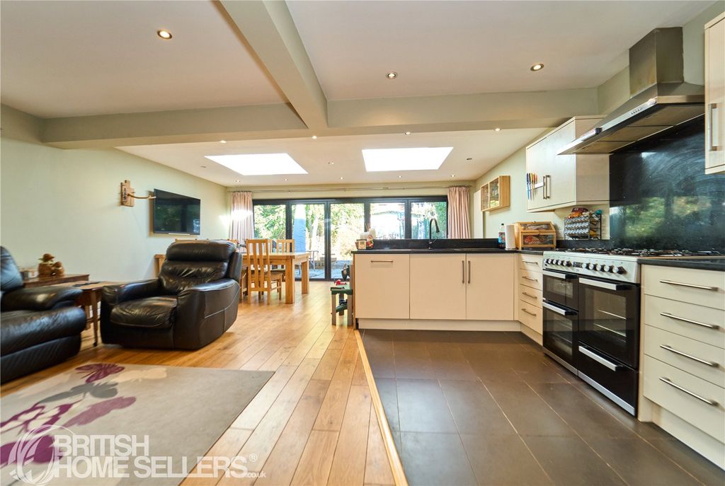 Property photo 2 of 28 Picture No. 07