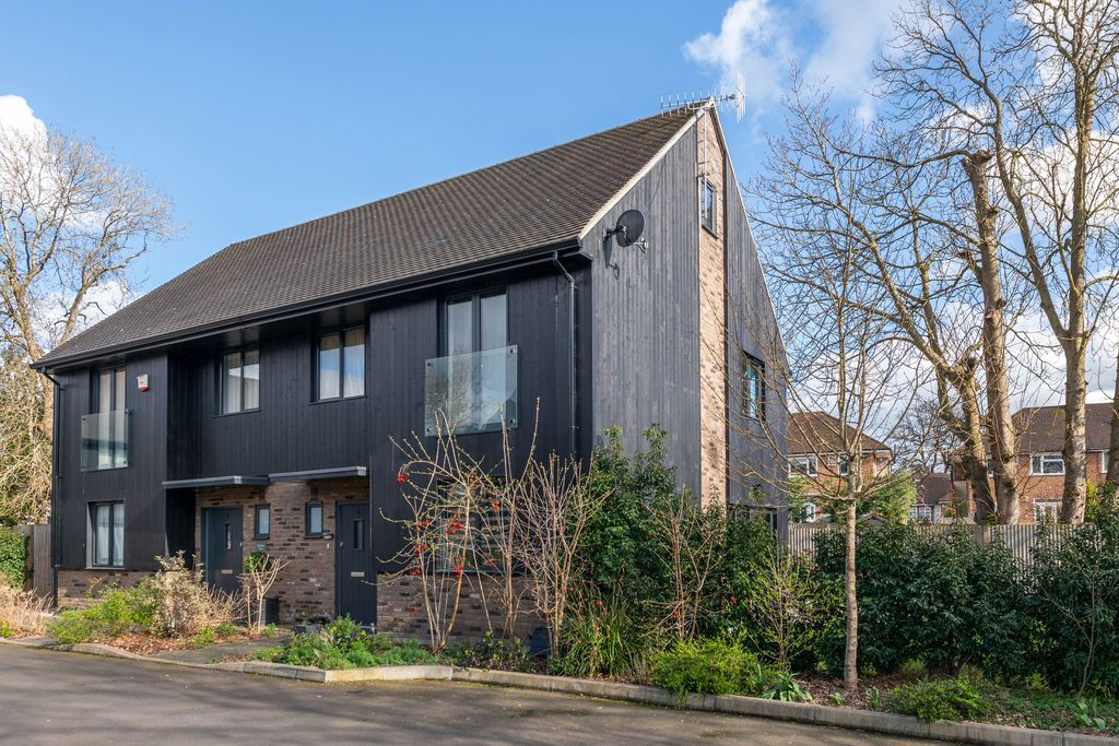 Property photo 1 of 27