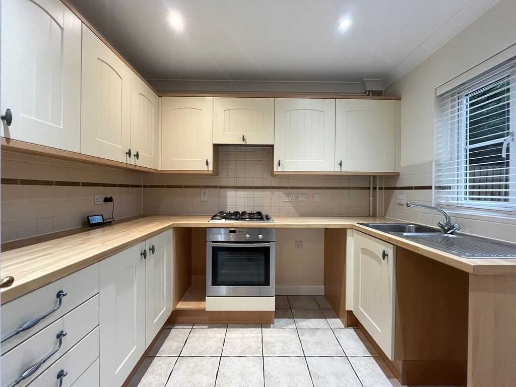 Property photo 2 of 10 Kitchen