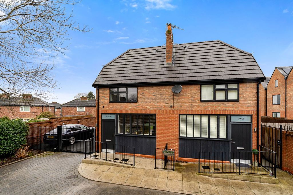 Property photo 1 of 21