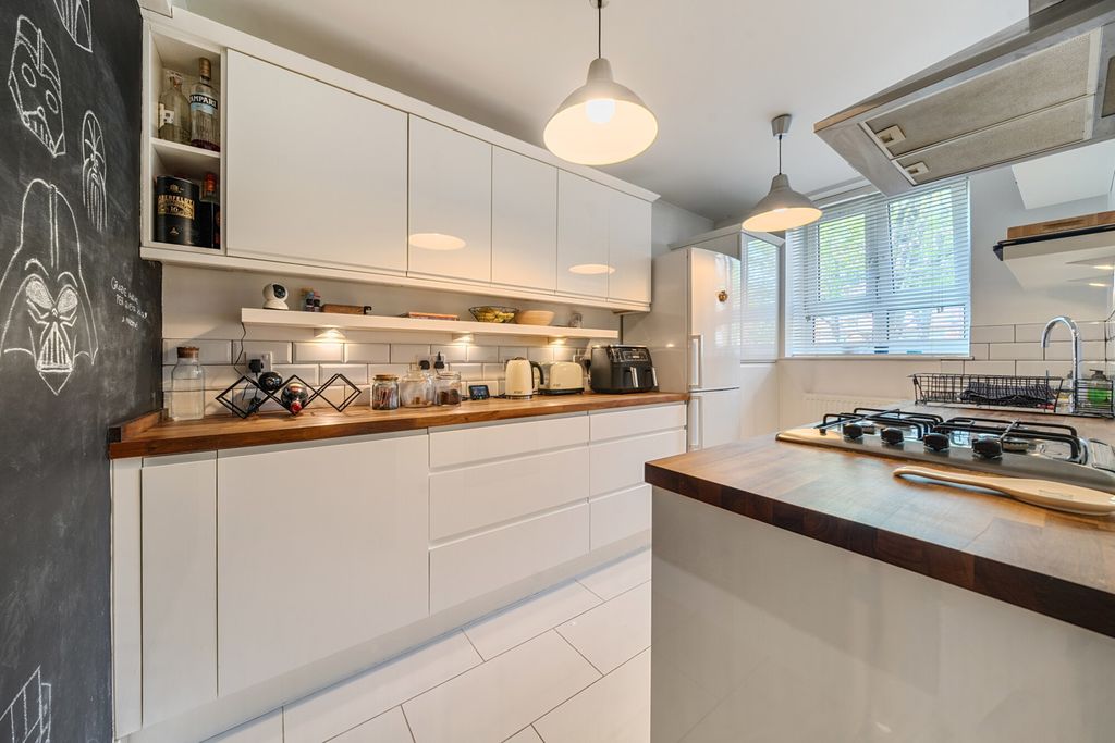 Property photo 1 of 17 Kitchen