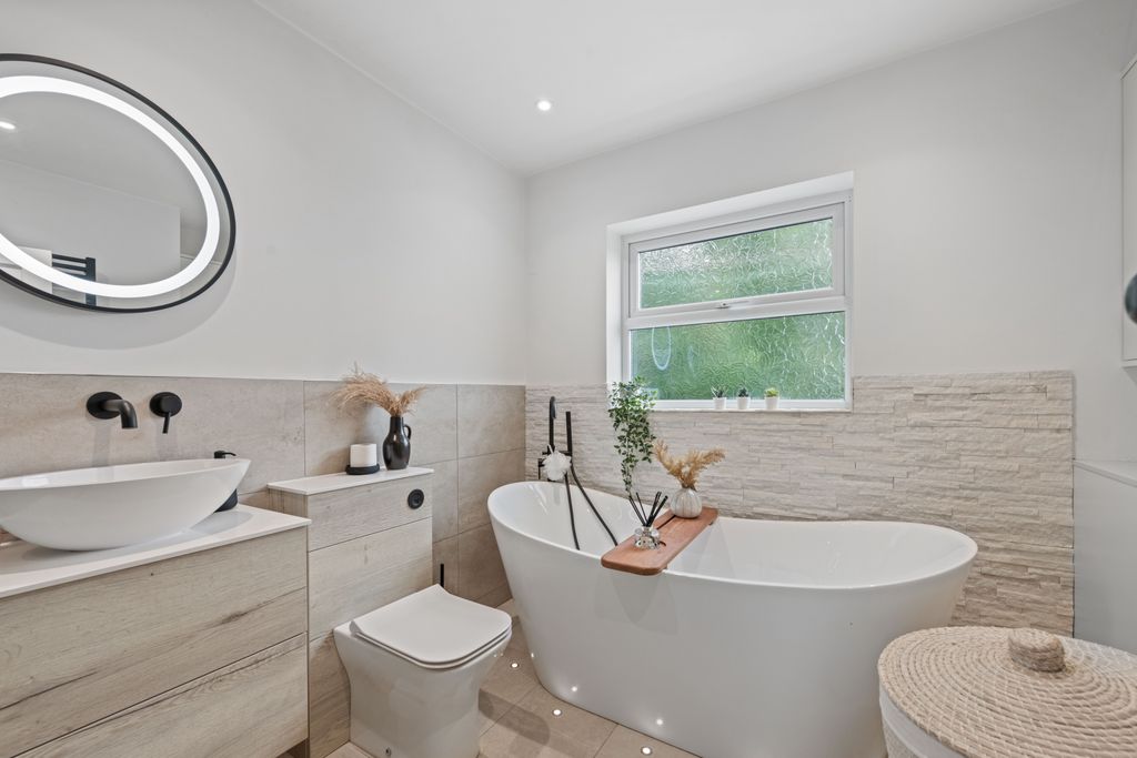 Property photo 3 of 35