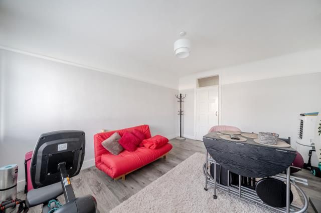 Property photo 2 of 8 Internal