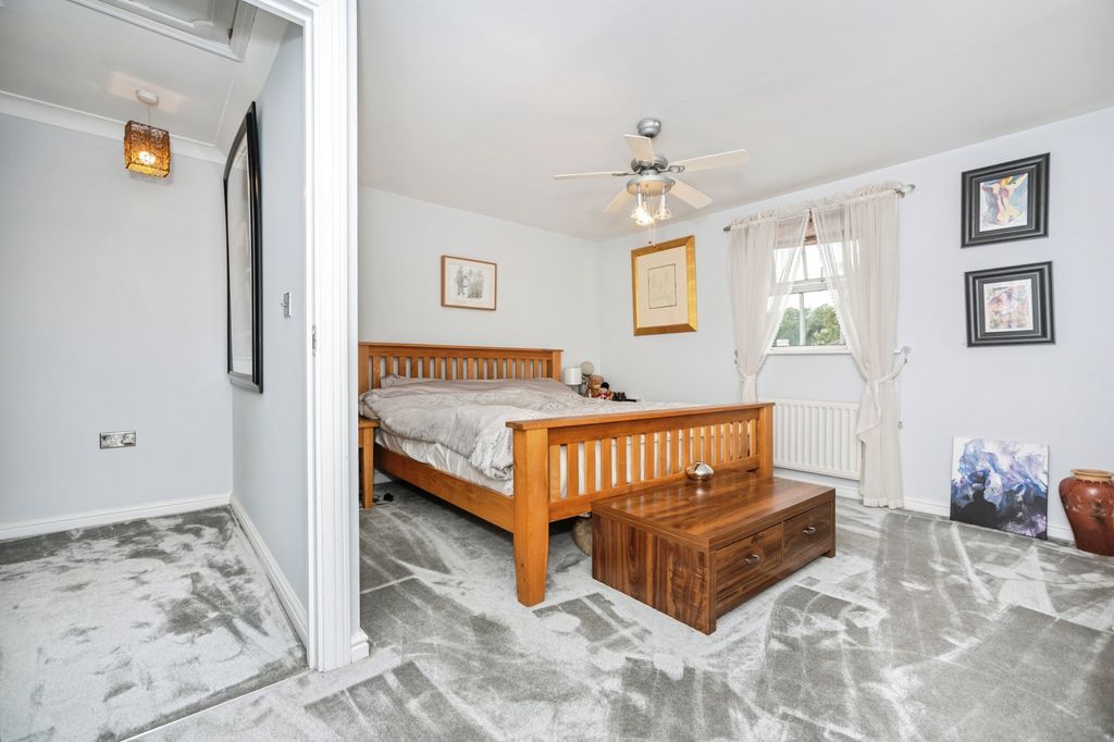 Additional image 17 of 3 bed flat for saleLiverymen Walk, Greenhithe DA9