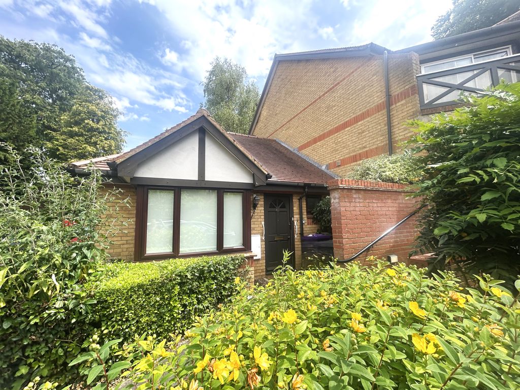 Property photo 1 of 6 Front