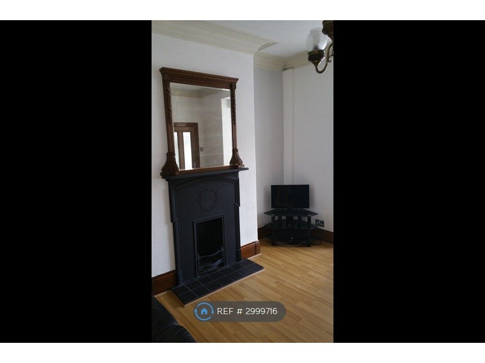 Property photo 1 of 13 Living Room