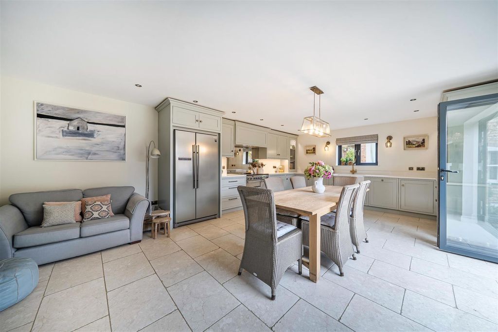 Property photo 3 of 19 1437780-3-69cd4Fa04Abe2.Jpg