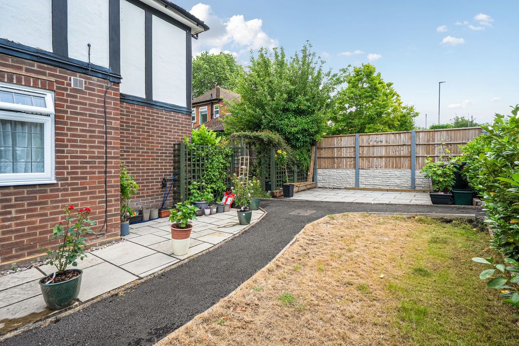 Property photo 2 of 18