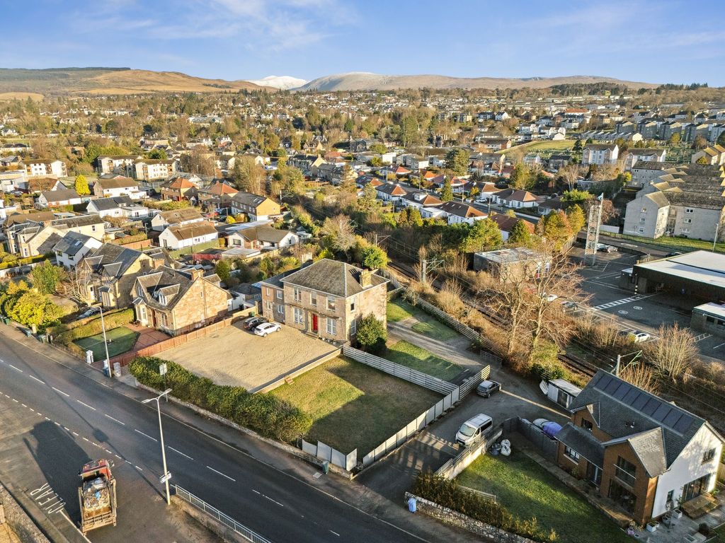 Property photo 1 of 28