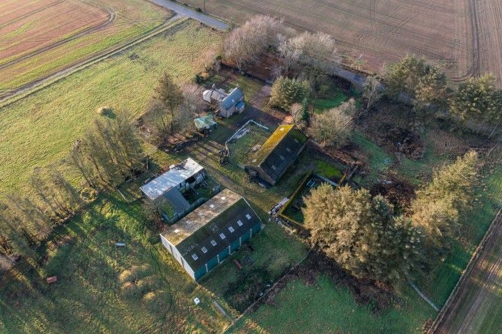 Property photo 2 of 27