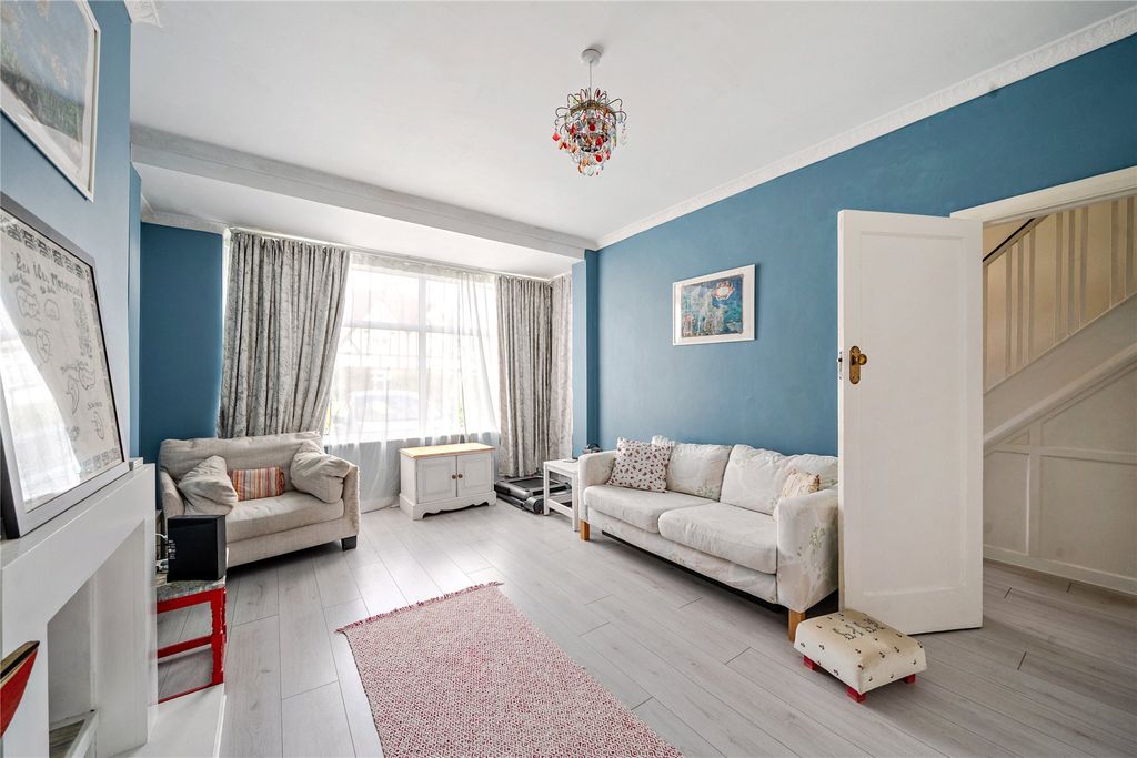 Property photo 2 of 17 Picture No. 12