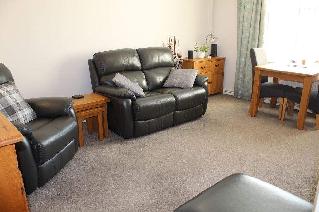 Property photo 3 of 11 Lounge