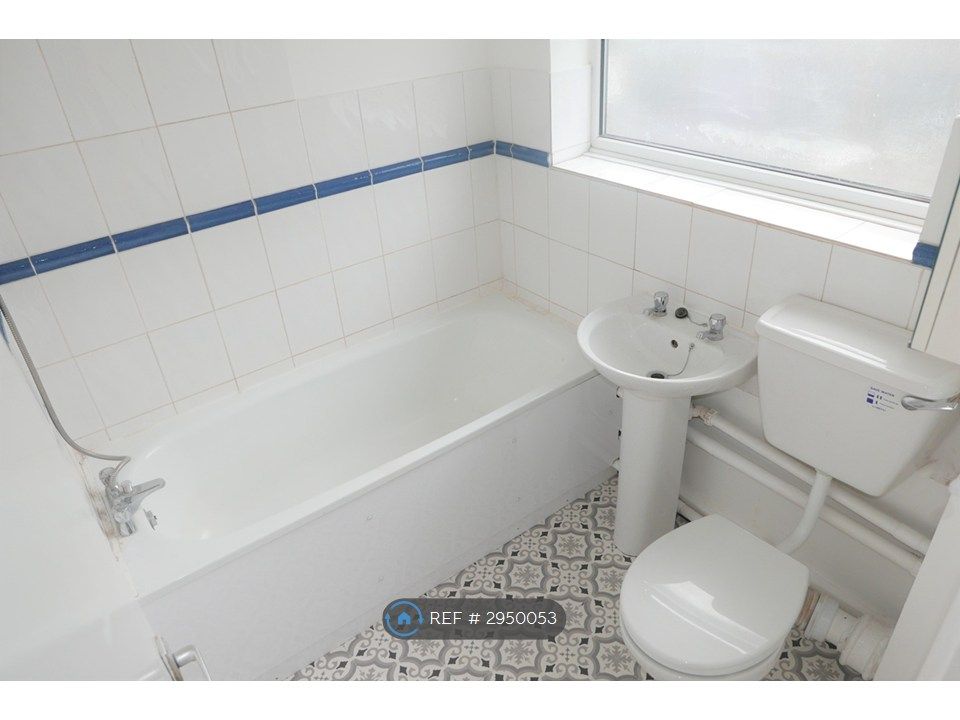 Property photo 3 of 11 Bathroom