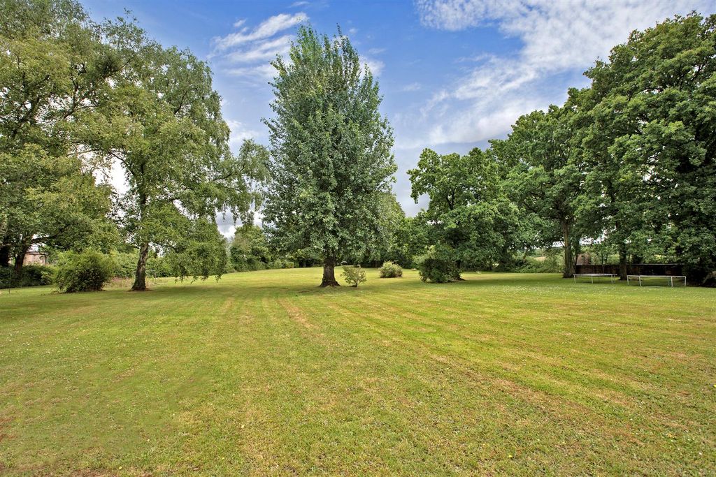 Property photo 2 of 21 Deer Copse2025Deer Copse (7)23.Jpg