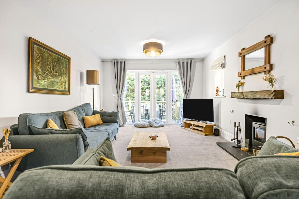 Property photo 2 of 30