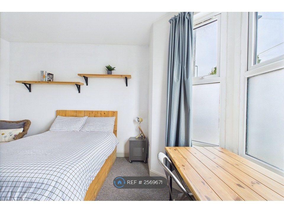 Property photo 3 of 13 Room 1