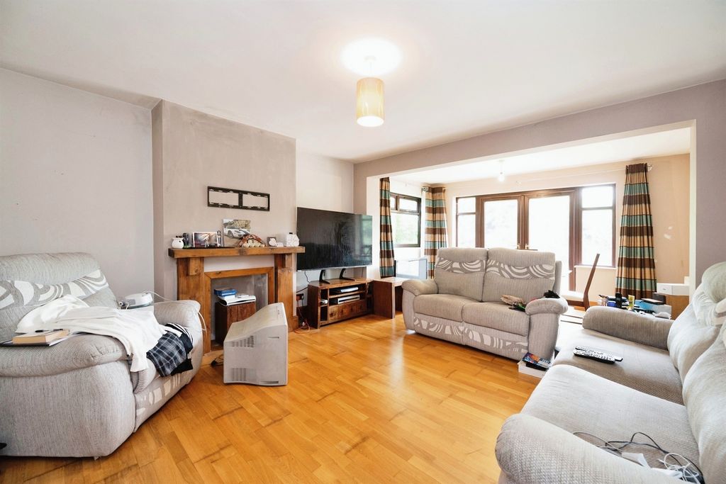 Property photo 2 of 17