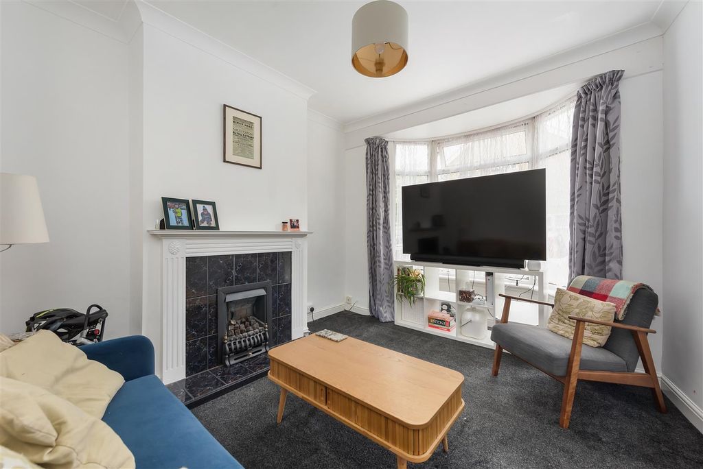 Property photo 3 of 15 Essex Street, Whitstable