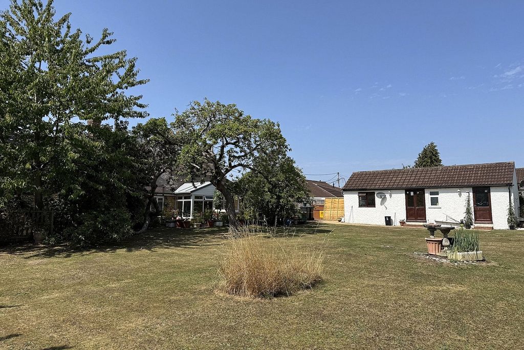 Property photo 2 of 15 Picture No. 23