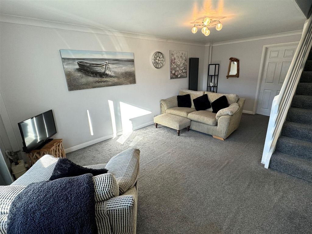 Property photo 2 of 13 79 Dale Road Lounge