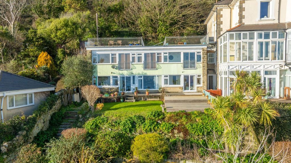 Property photo 2 of 33