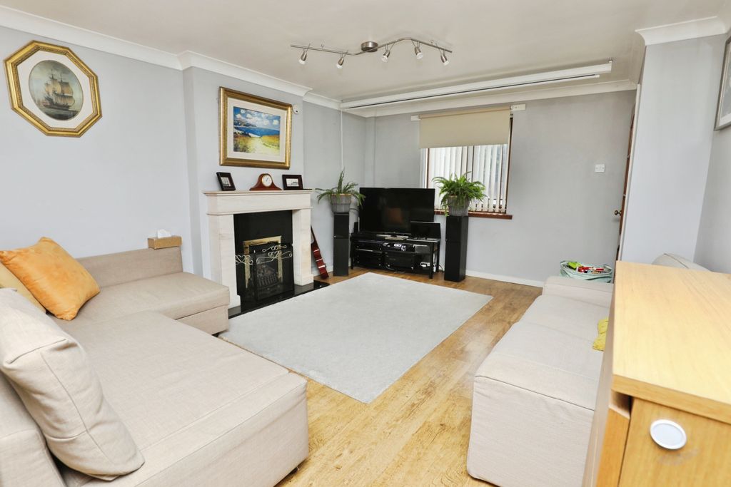Property photo 3 of 15