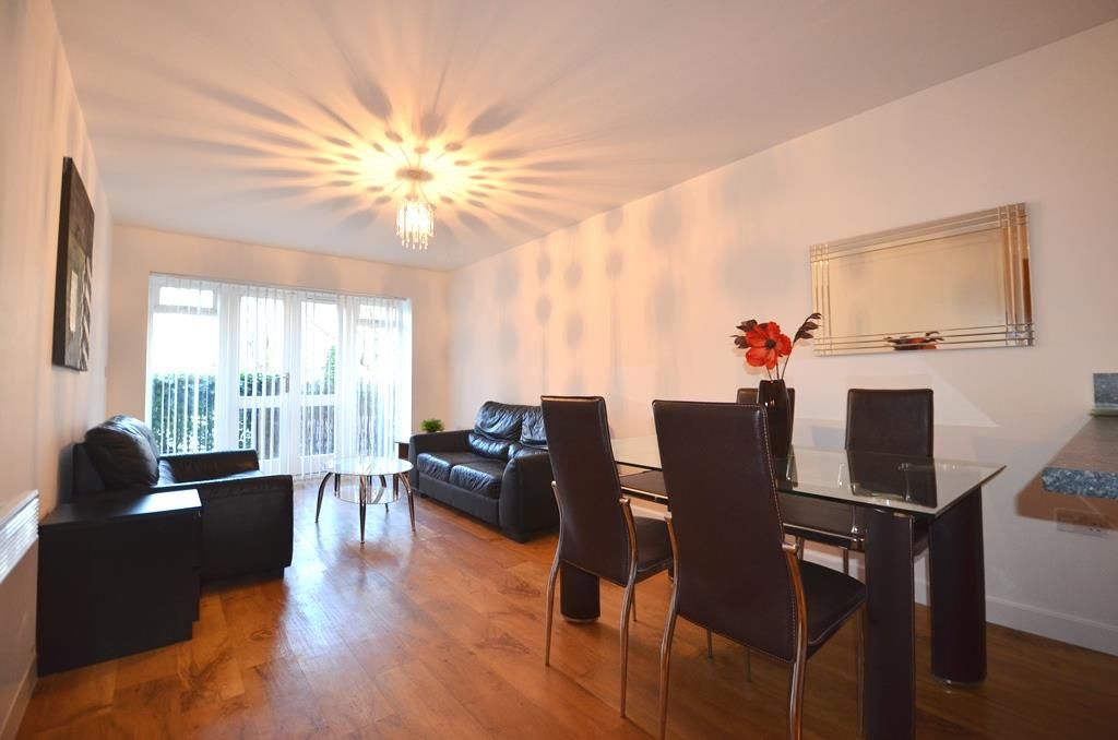 Property photo 2 of 12 Lounge/Dining Area