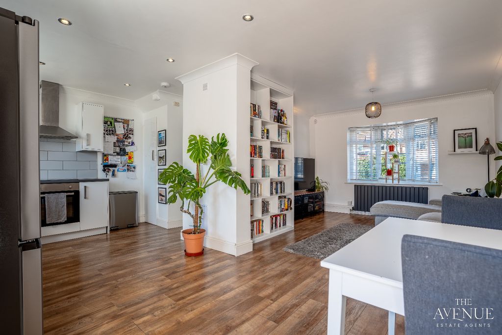 Property photo 2 of 13 5435942