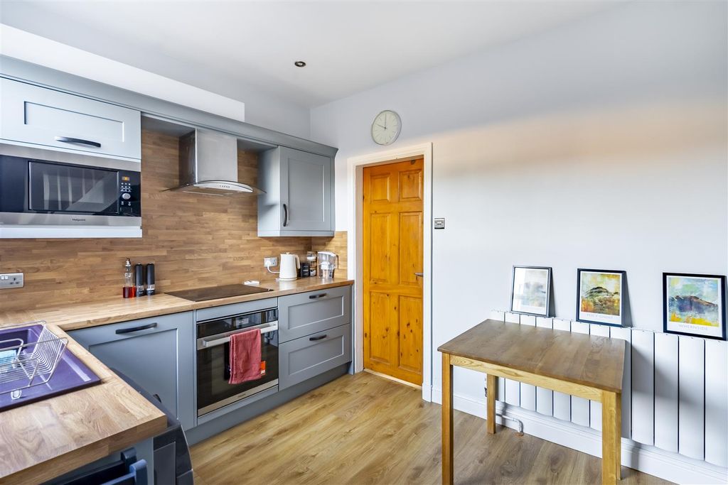 Property photo 3 of 11 25Bs-4.Jpg