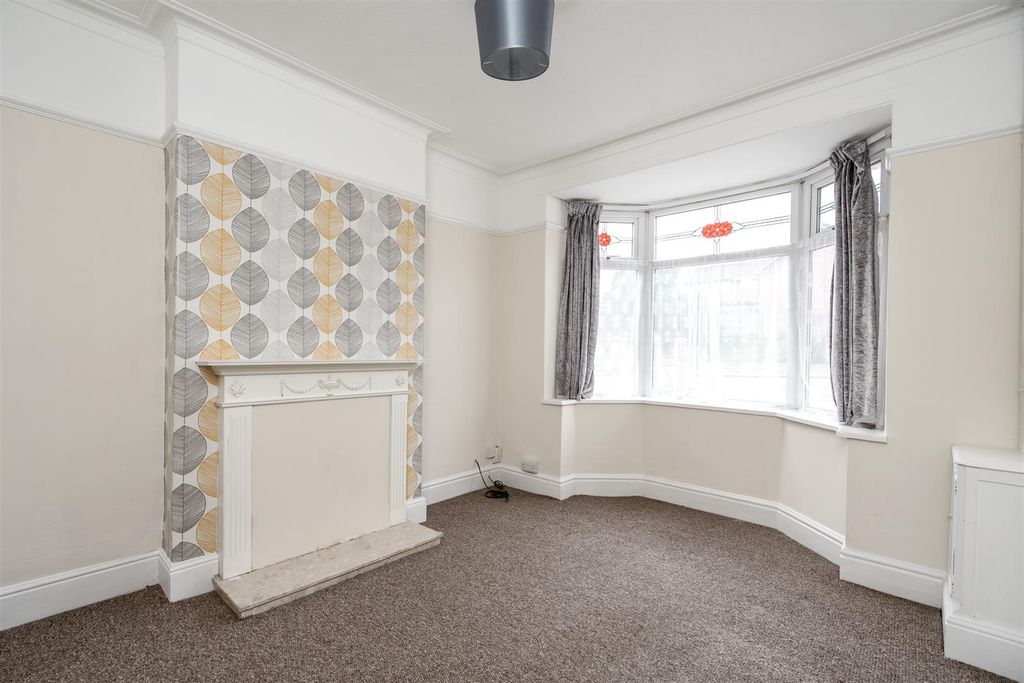 Property photo 2 of 11 284 Priory Road_1.Jpg