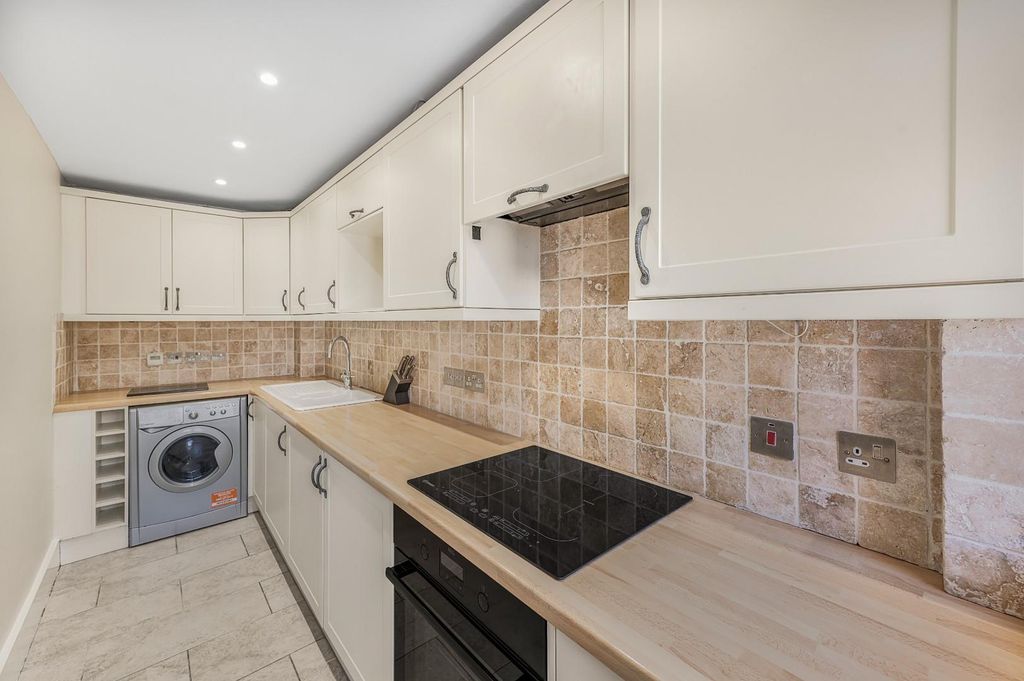Property photo 3 of 14 Kitchen
