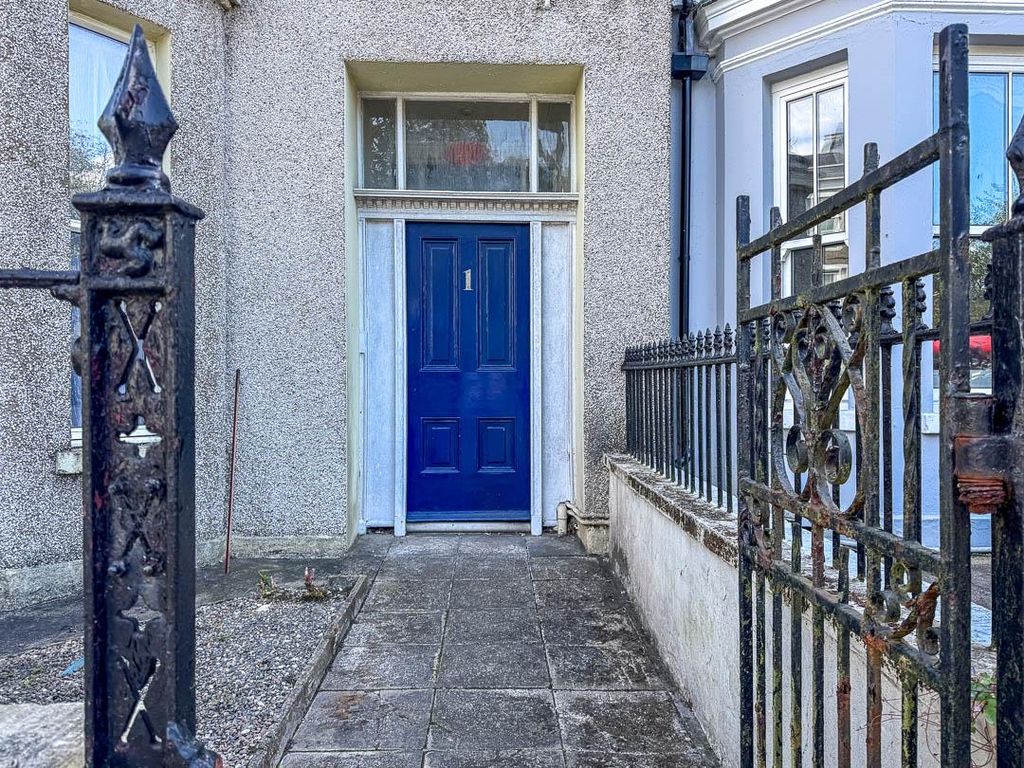 Property photo 2 of 15 Flat 1, 1 Woodburn Square (13).Jpg