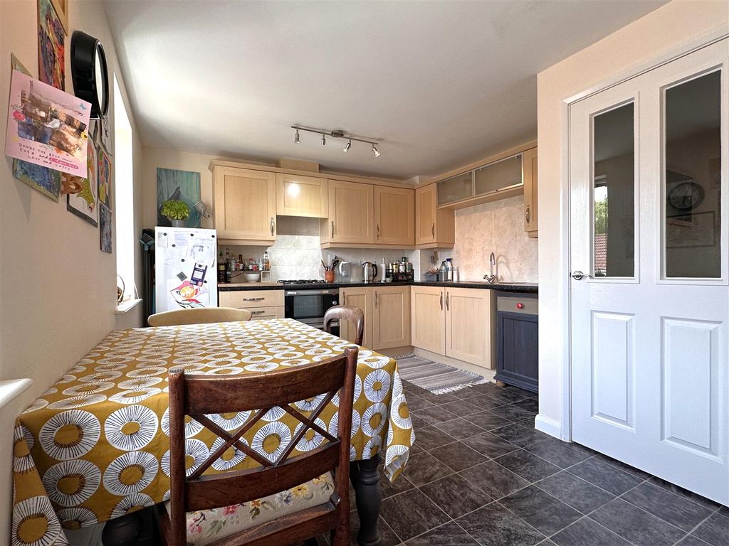 Property photo 2 of 23 First Floor Dining Kitchen 148