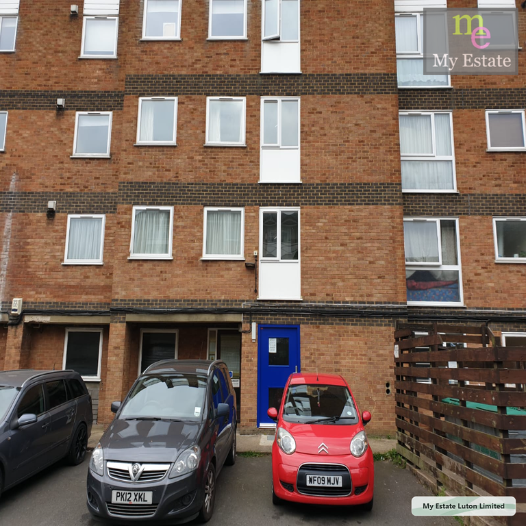 Property photo 1 of 23 Spacious Three Bedroom Top Floor Flat Available To Rent Located On Brook Street In Luton
