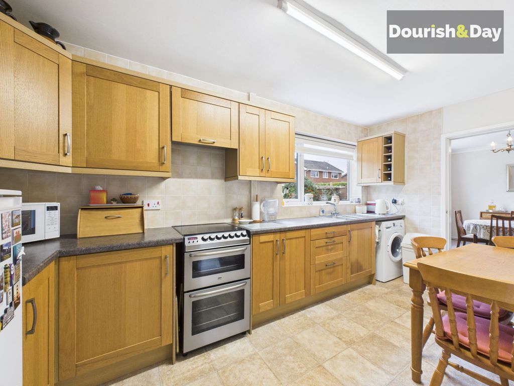 Property photo 3 of 21 Kitchen