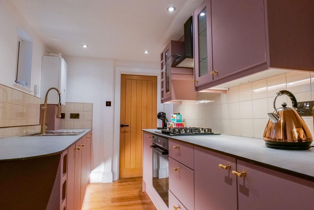 Property photo 2 of 11 Kitchen