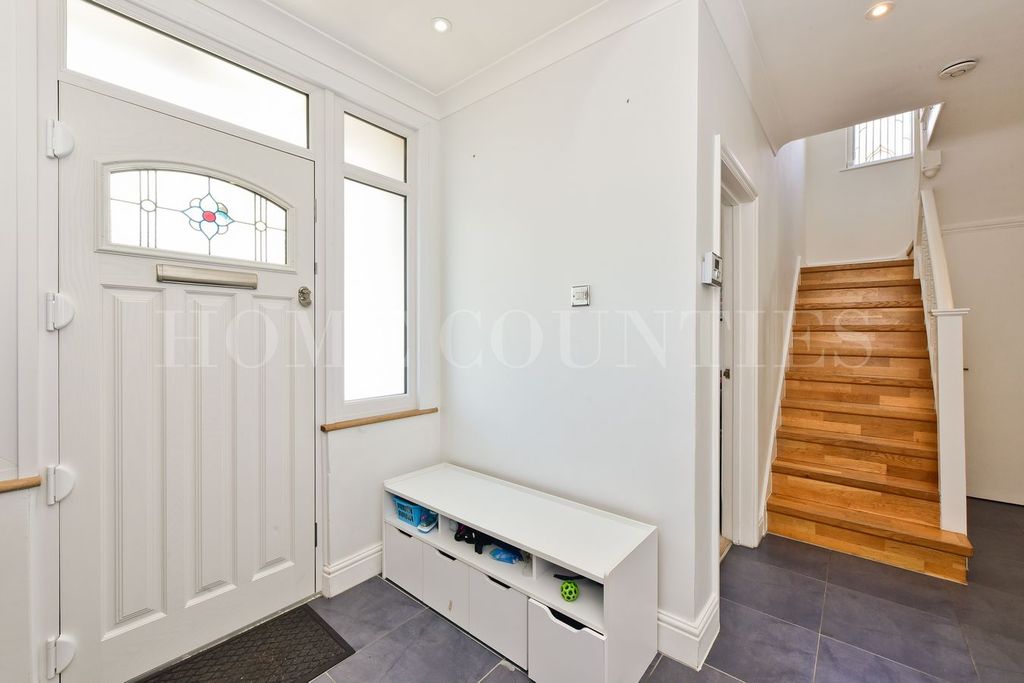 Property photo 2 of 36
