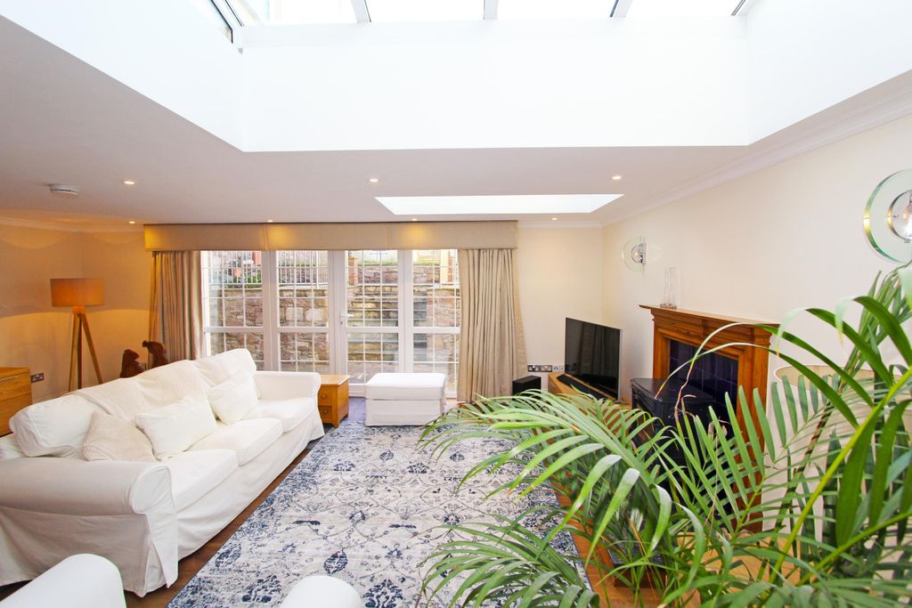 Property photo 2 of 22