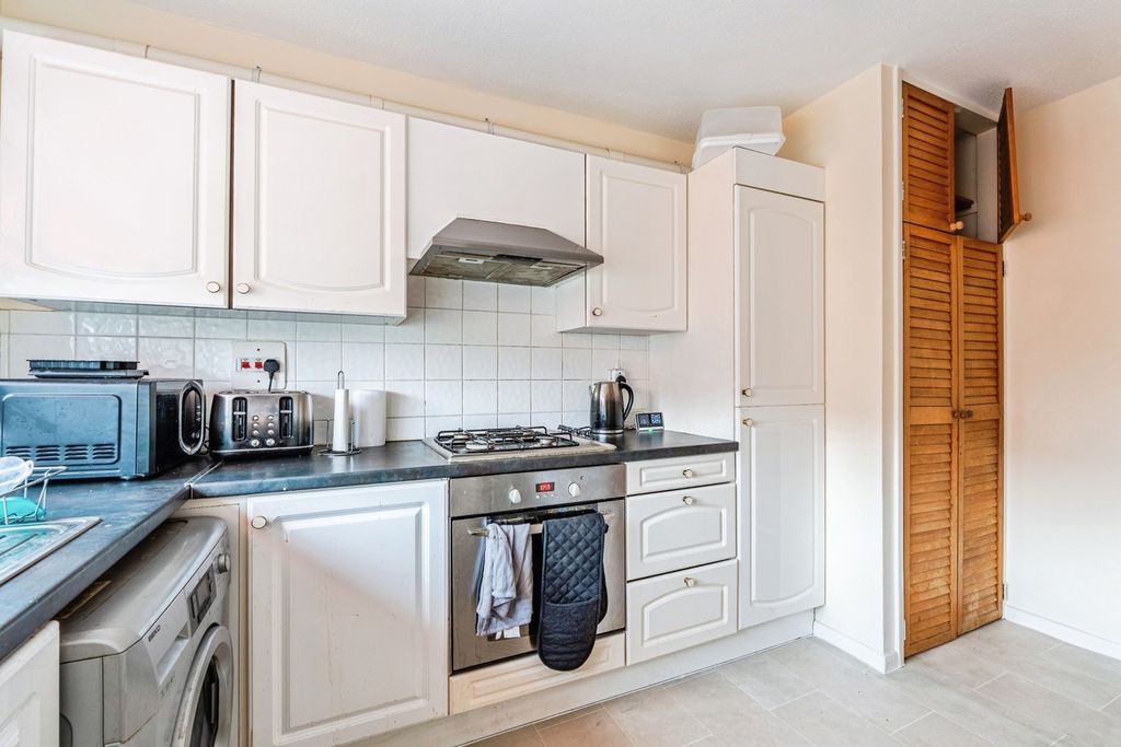 Property photo 3 of 8 Photo