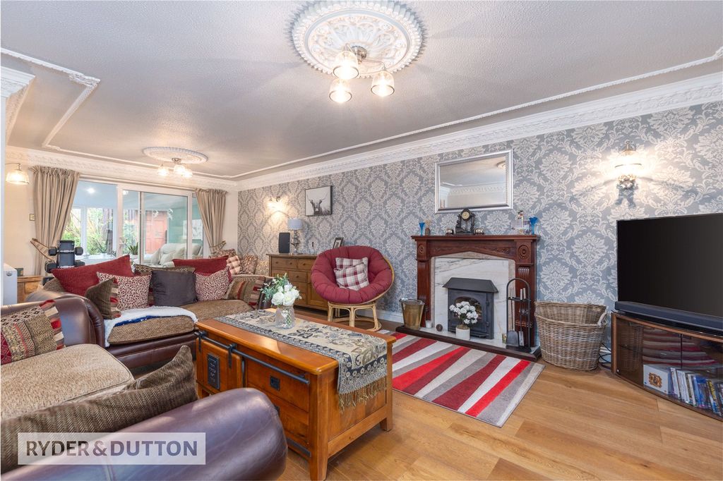 Property photo 2 of 31 Living Room