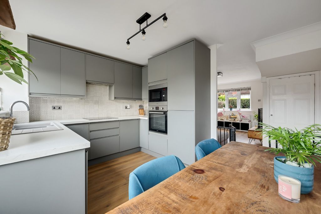 Property photo 1 of 12 5093511