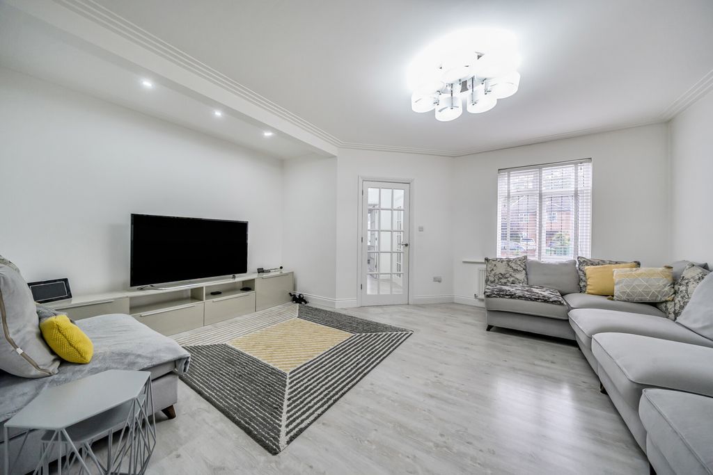 Property photo 3 of 26 1350889-10-68c29d...