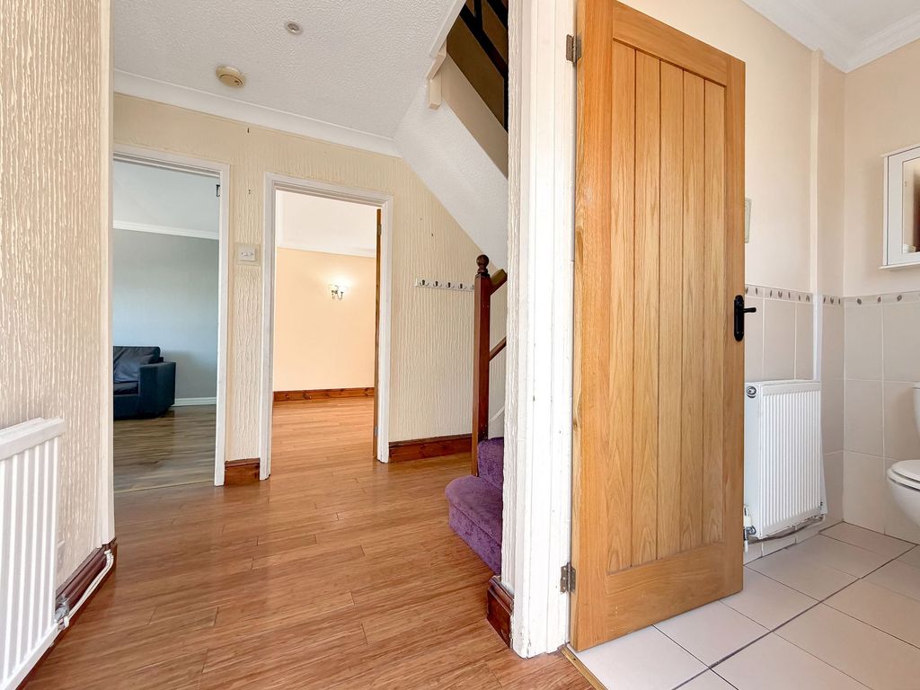 Property photo 3 of 27